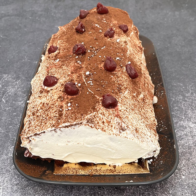 Black Forest log with Morello cherries 